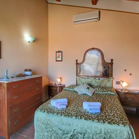 In With Pool And Terrace Todi