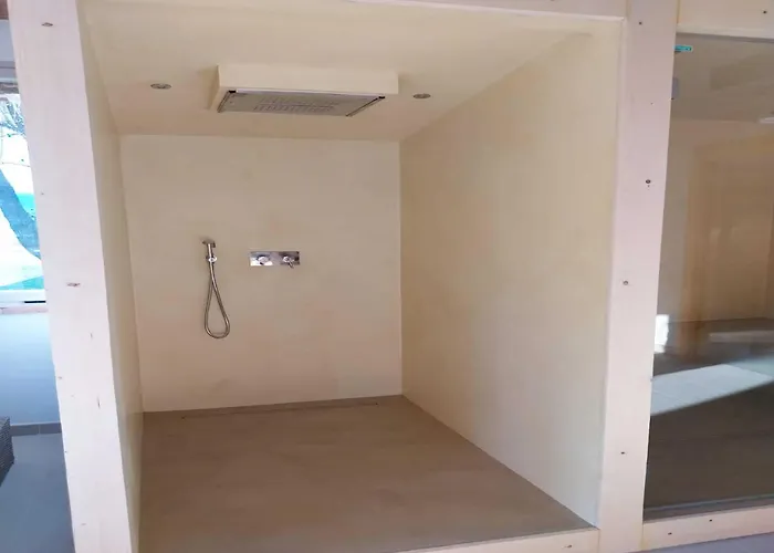 In With Pool And Terrace Todi